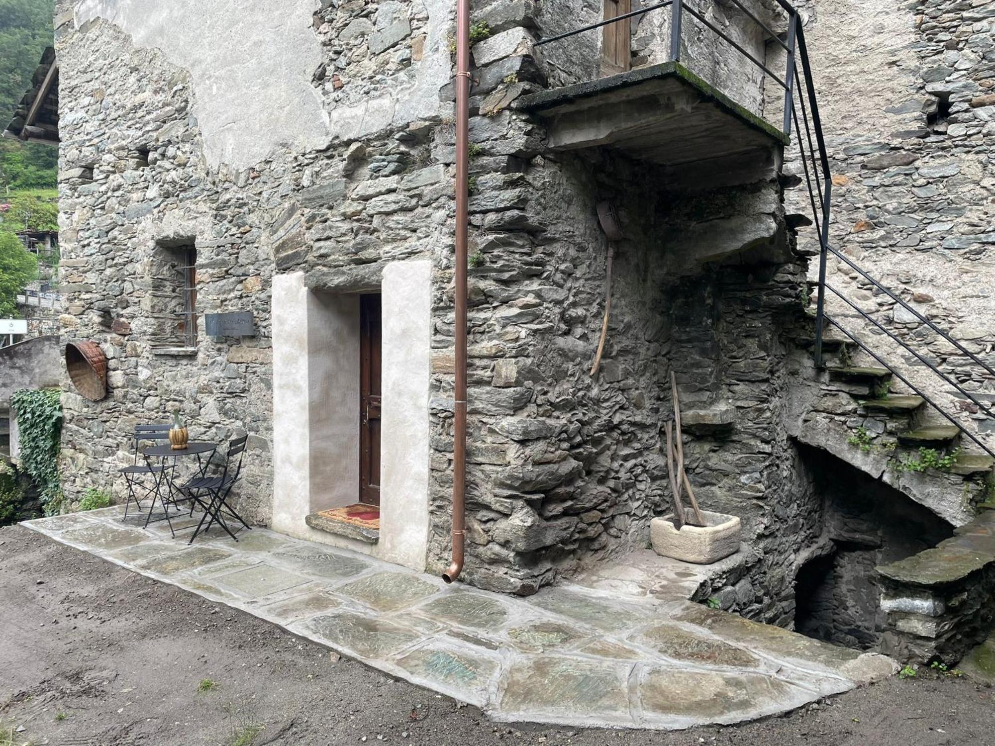 La Torre Colombaia - Monumento Del 1400 Apartment Arnad ภายนอก รูปภาพ